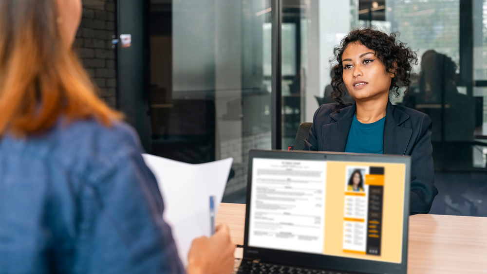 recruiter talking with interviewee